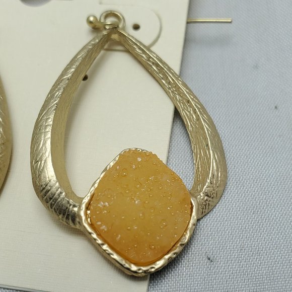 Mystique gold champagne dangle fish hook earring - Picture 4 of 4